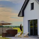 Pod Izerskim Niebem - Kameralny Z Balia, W Sasiedztwie Swieradowa-zdroju Feriehus *